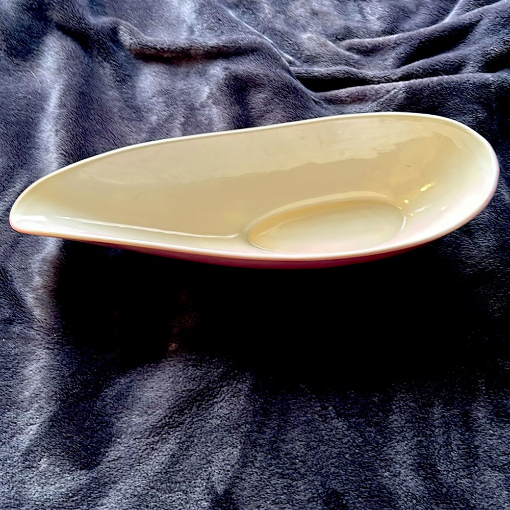 A pink gravy boat by Hull made in USA
